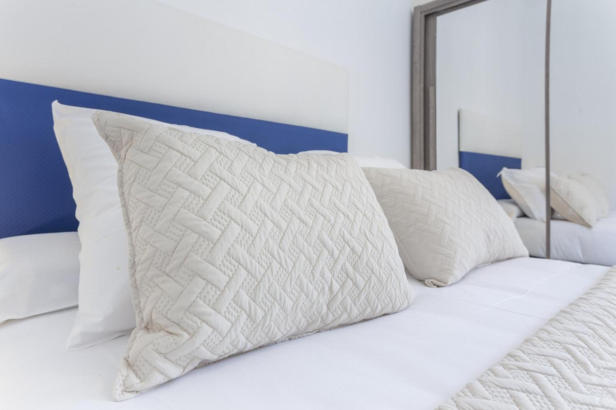 Mit House Artes Exclusive En * Madrid